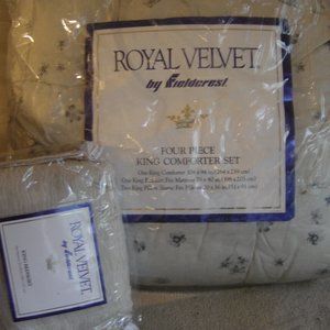 Canon Royal Velvet King Comforter Set